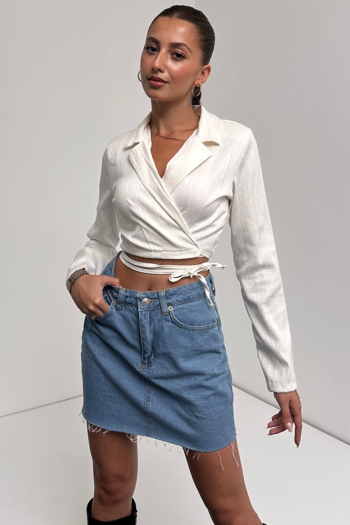 Gömlek Yaka Beli Bağlamalı Crop Bluz
