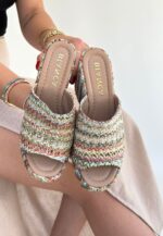 Kilim Desenli Dolgu Topuk Terlik Renkli