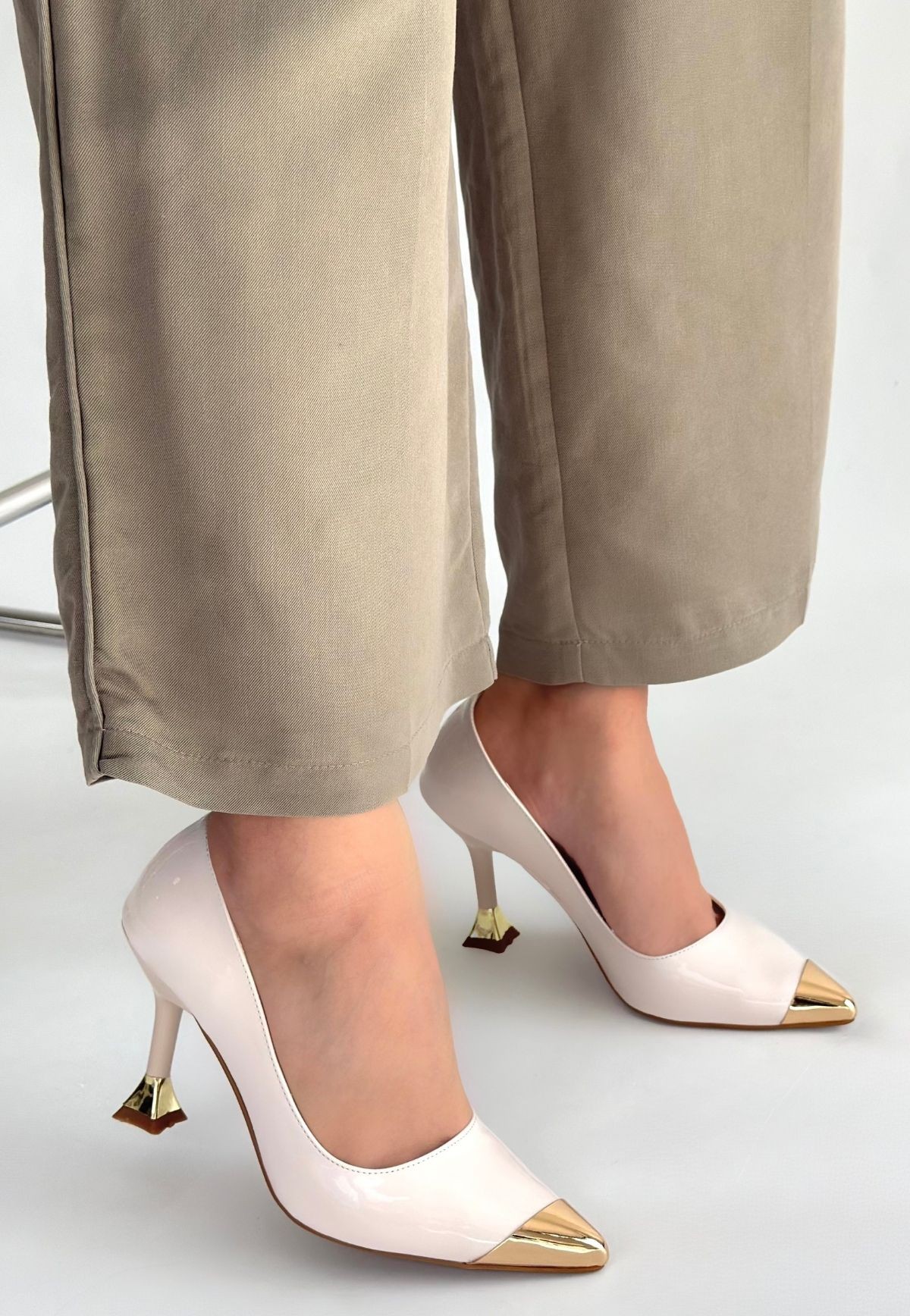 Artem Bej Rugan Topuklu Ayakkabı Artem Bej Rugan Topuklu Ayakkabı Bej